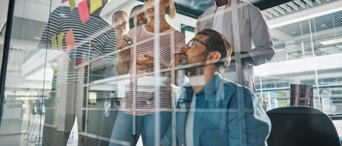 Confira como o software de gestão de contratos amplia a colaboração em equipe